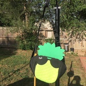 🦋 NWOT Pink VS Pineapple Cooler 🍍